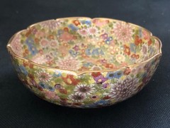 GOOD ANTIQUE JAPANESE MEIJI SATSUMA PORCELAIN HAND PAINTED MILLEFLEUR BOWL.