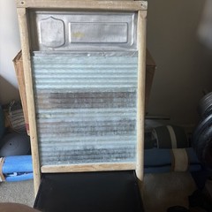 Vintage MAGIC CIRCLE, HAND E MFG Washboard Co., With Glass Washing Surface