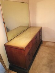 Solid wood dresser 1950s, Sieling Modern, 9 drawers, with matching mirror.